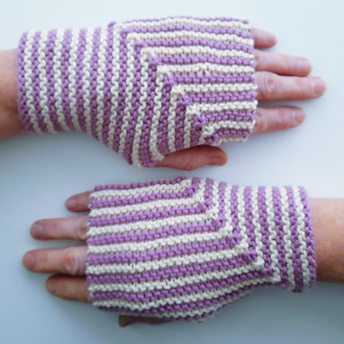 Mitred Wrist Warmer | Free Pattern