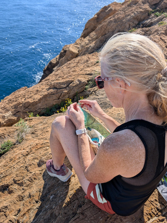 Knitting the Sarlat shawl on a cliff above the sea