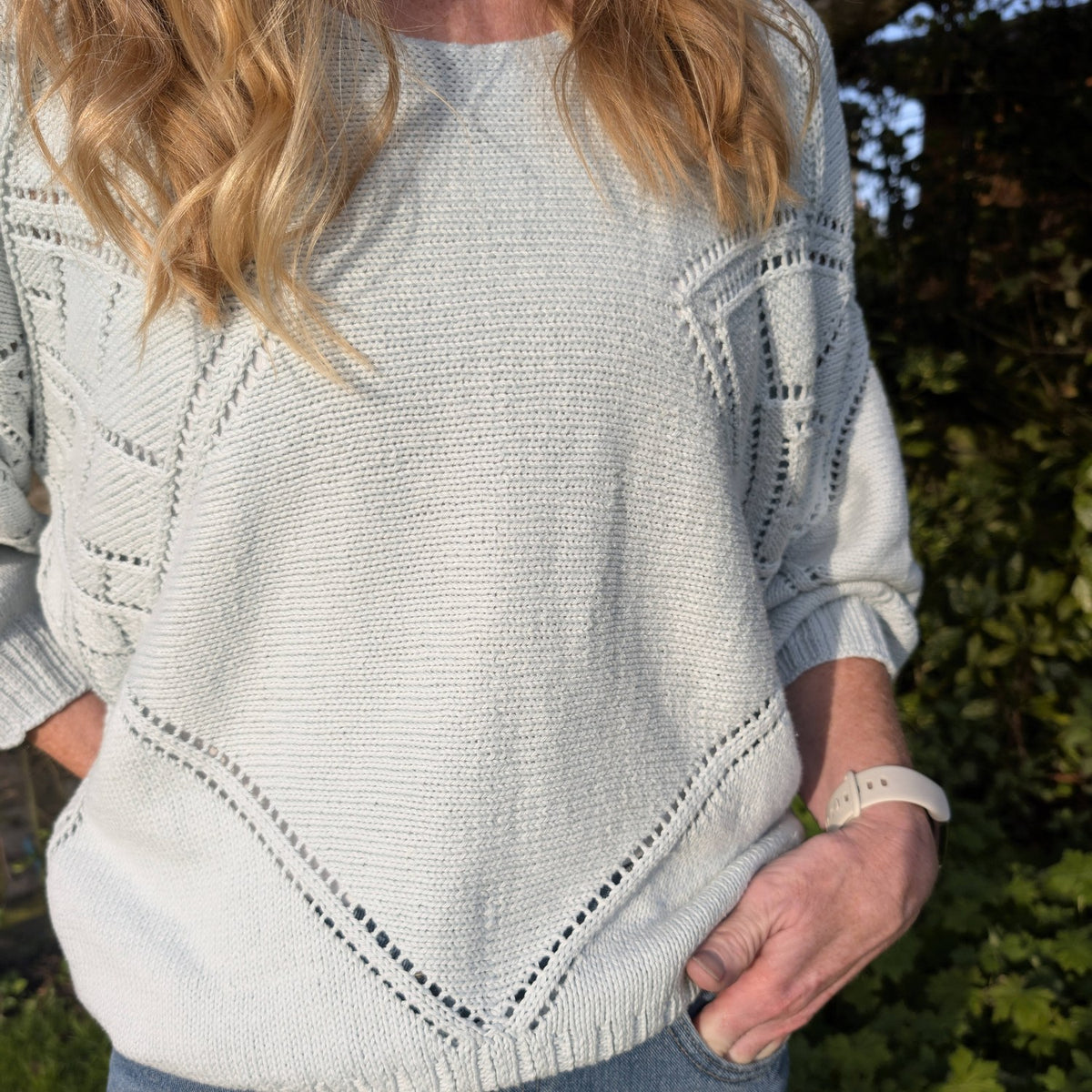 Tessera sweater from the front, with an eyelet V above the ribbed hem and lace on both sleeves