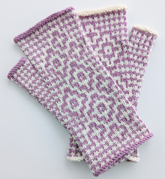 Abersoch fingerless gloves in contrasting colours